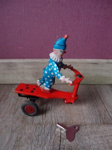Altes blechspielzeug clown auf - altes,